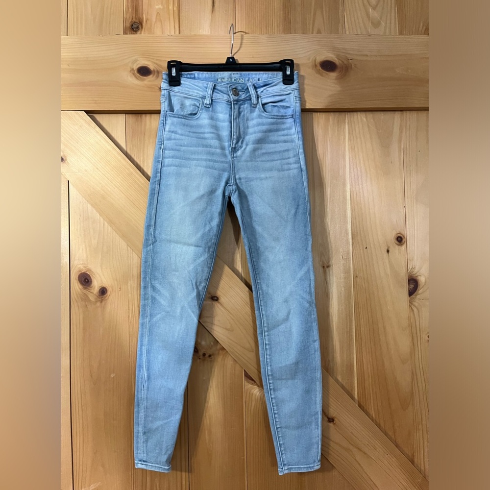 American Eagle Light Wash Skinny Jeans